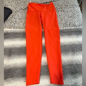 Old navy active leggings, size M, bright red color